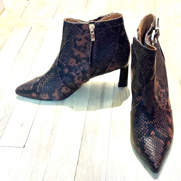 Joie  Snakeskin Embossed Leather Ankle Boots Sz 10 - Picture 4 of 7